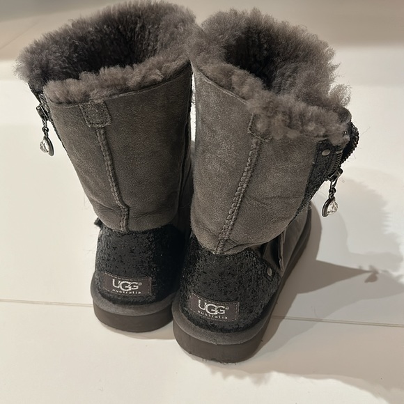 UGG BOOTS - Picture 4 of 9